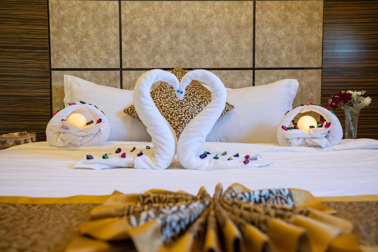 Iwan Alandalusia Hotel suites Almarwah Jeddah Bagian luar foto